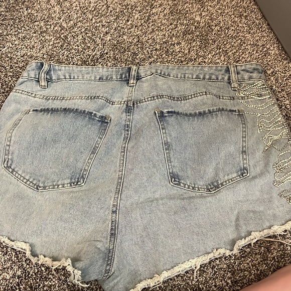 Jeweled Jean shorts - Picture 2 of 2